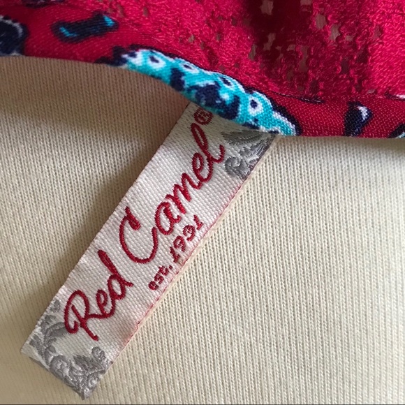 Red Camel 3/4 Sleeve Keyhole Blouse - Picture 5 of 5